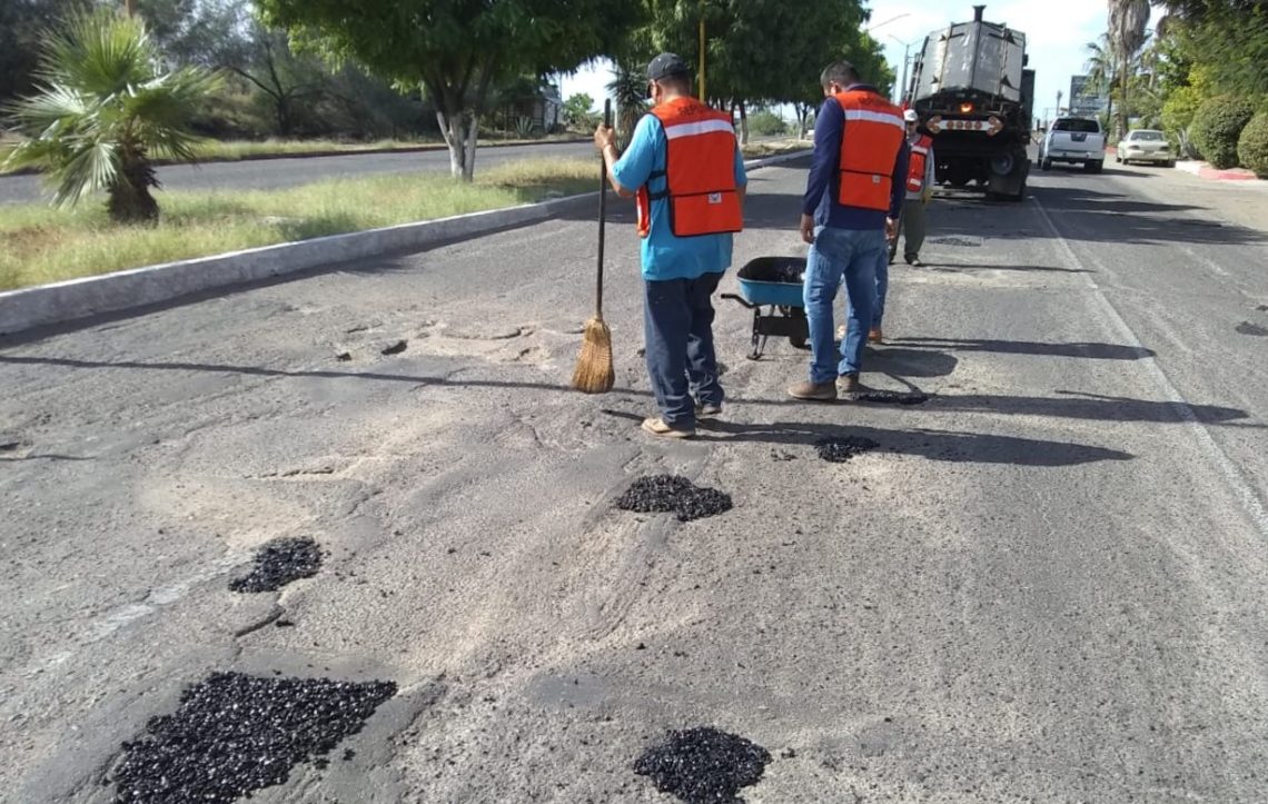 Gobierno del Estado intensifica bacheo en la ciudad de La Paz ...