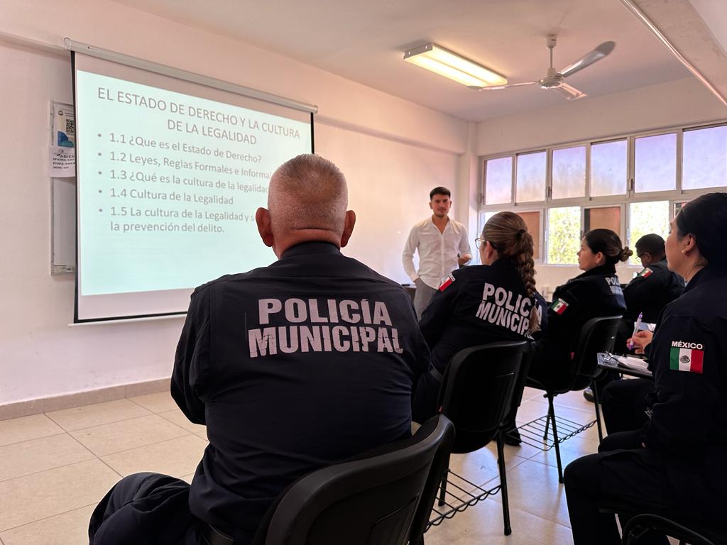 CAPACITA ACADEMIA DE SEGURIDAD PÚBLICA A POLICÍAS MUNICIPALES EN CURSOS ...