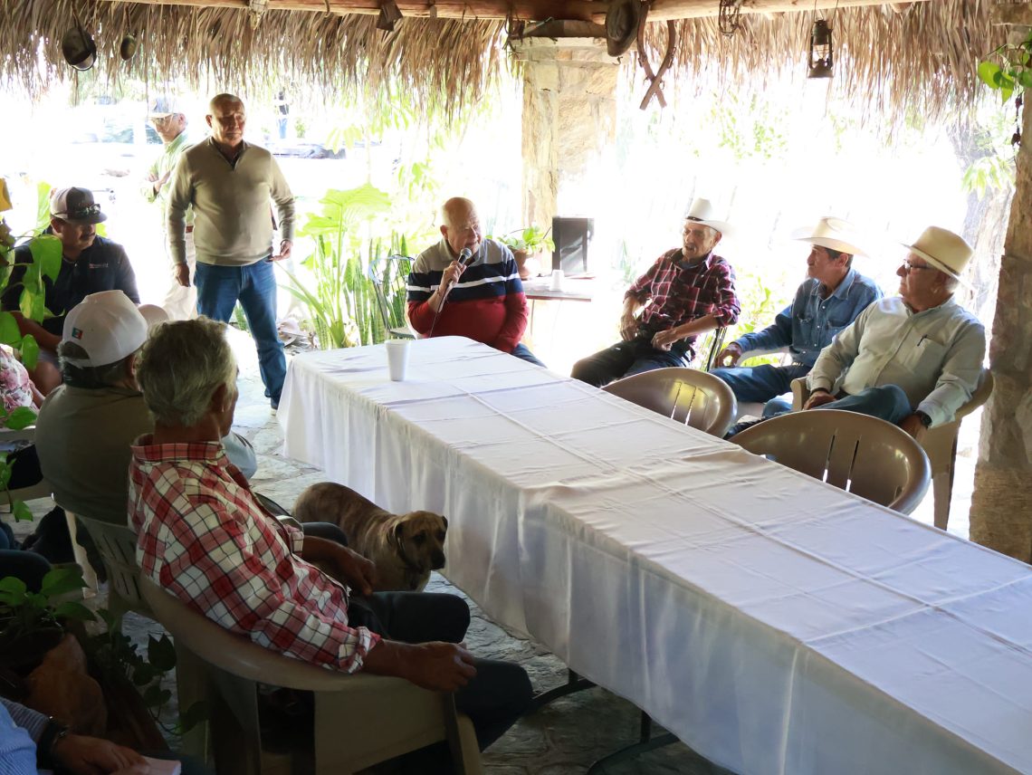 SE REÚNE GOBERNADOR VCC CON HABITANTES DE ZONA SERRANA DE TODOS SANTOS ...