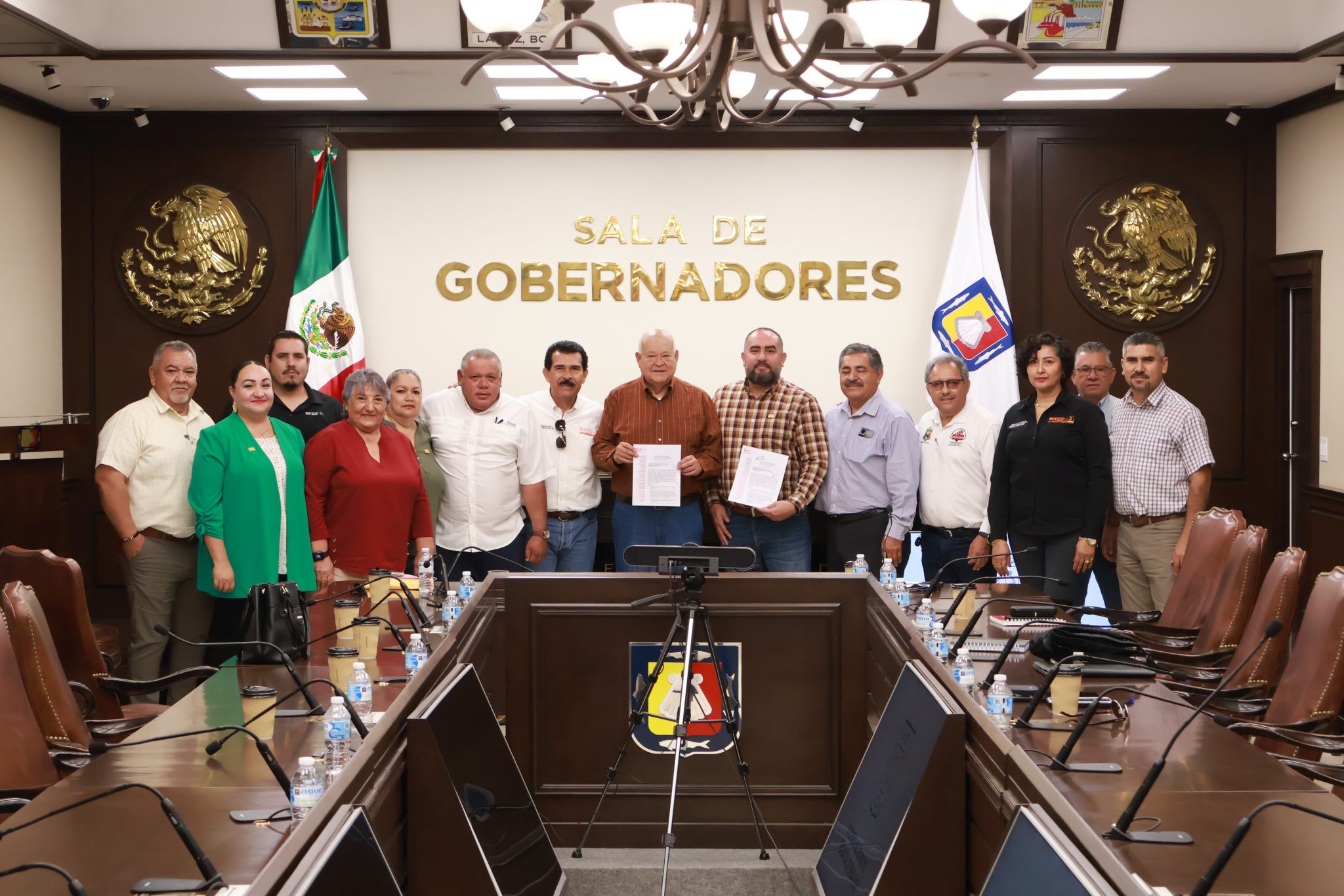 Recibe el gobernador Víctor Castro el pliego petitorio del magisterio ...